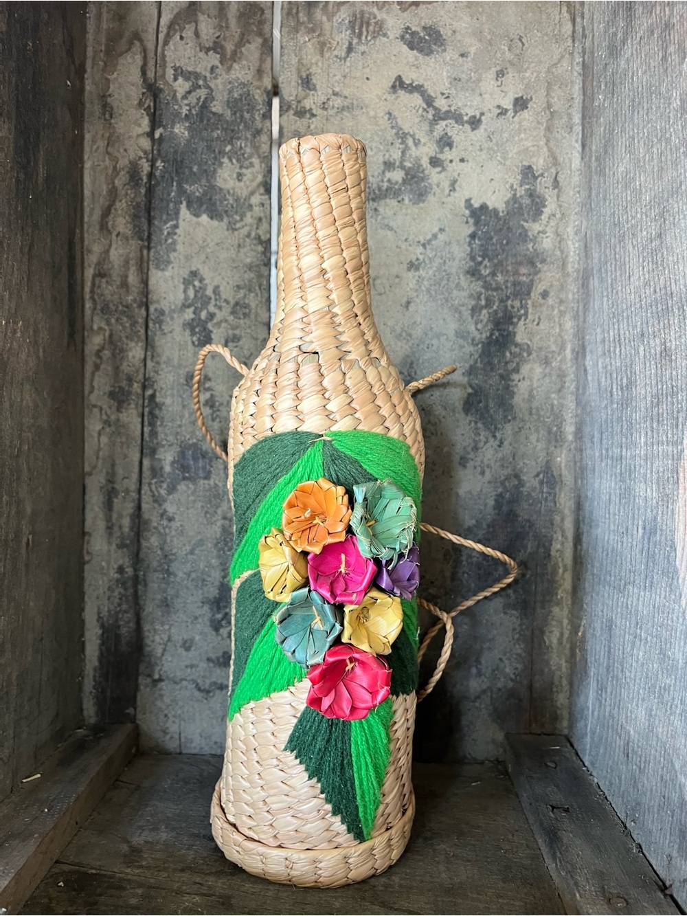 Vtg wine bottle palm raffia carrier
